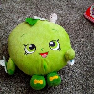 Shopping stuffed animal